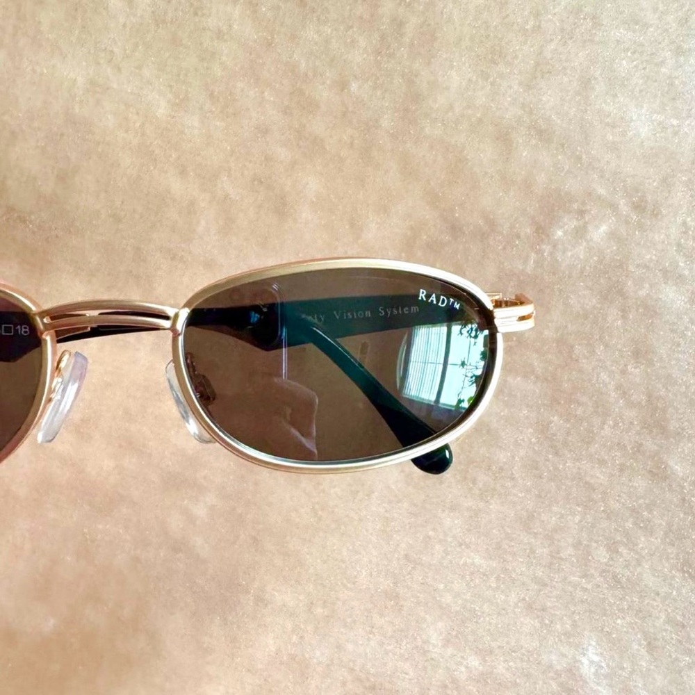 Vintage Gold Oval Sunglasses - Picture 4 of 5